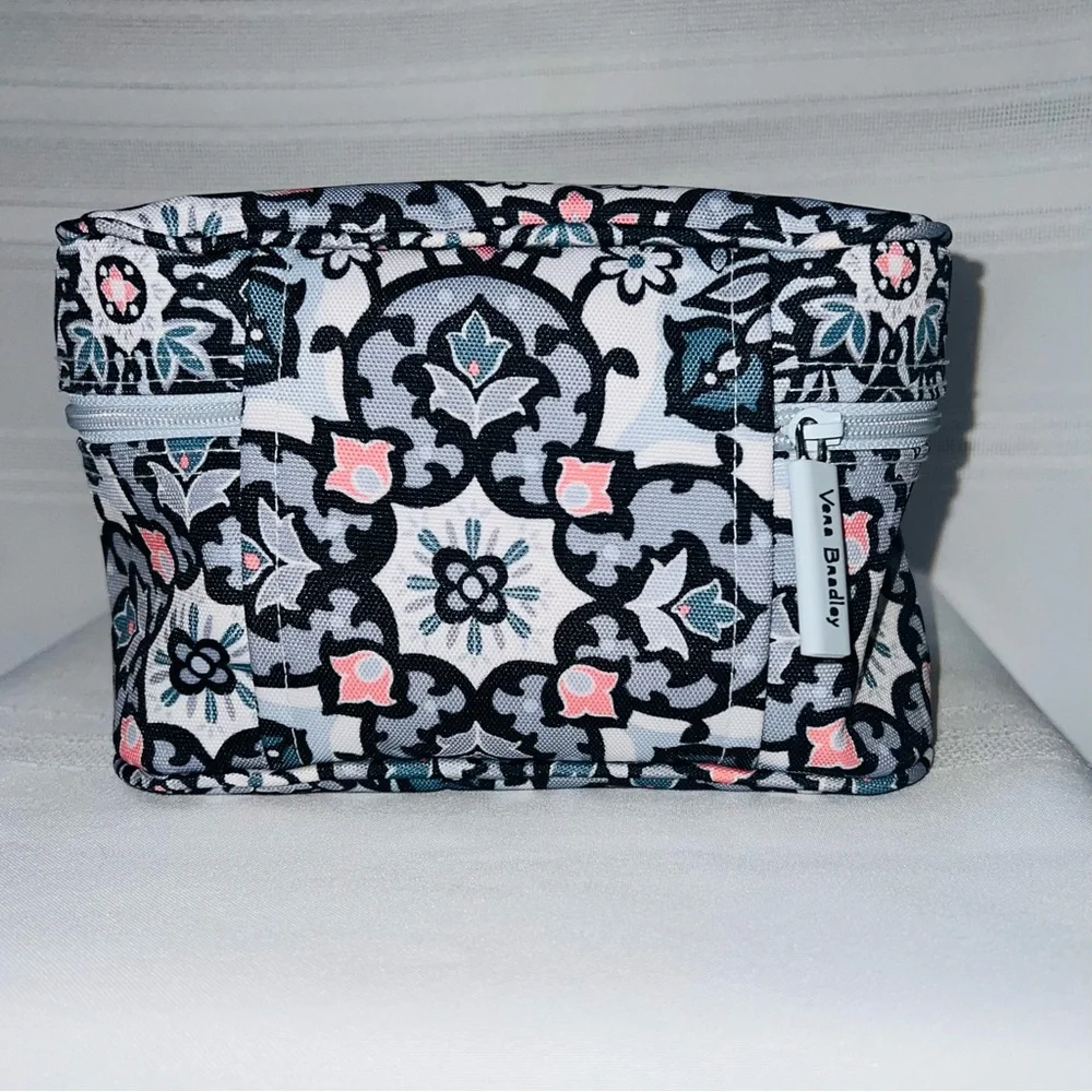 Vera Bradley Makeup Bag Lighten Up Makeup Bag‎ NWOT Lisbon Medalli…